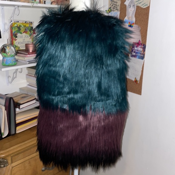 Faux Fur Vest 🧚🏼‍♀️ - Picture 2 of 2